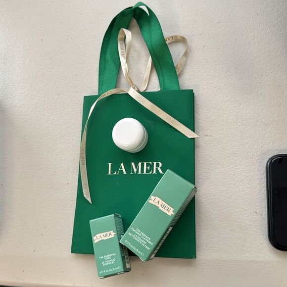 🎉Last Deal 🎉La Mer Green and White Skincare Collection - Picture 2 of 9